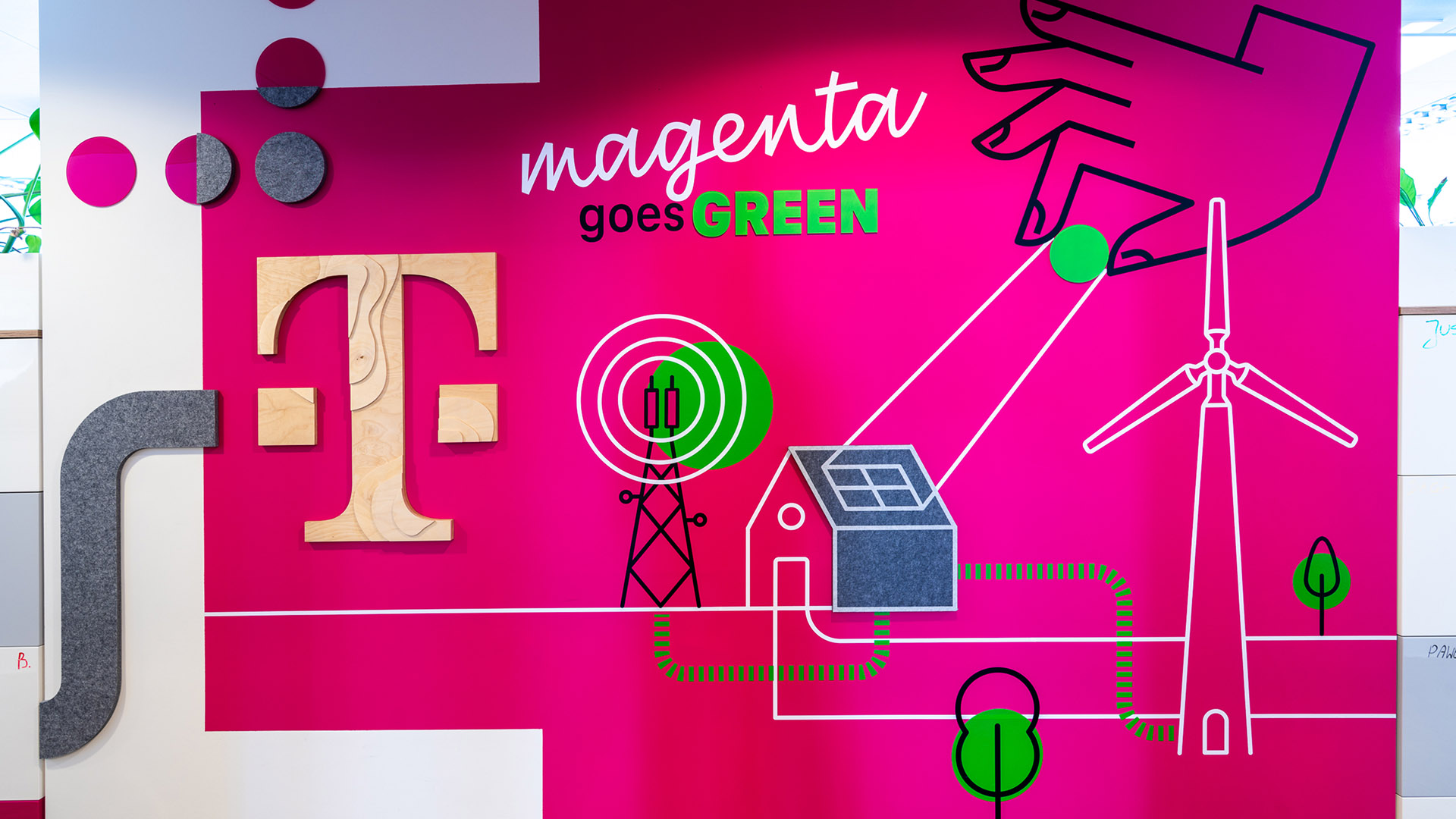 2325_T-MOBILE-SB_web_01