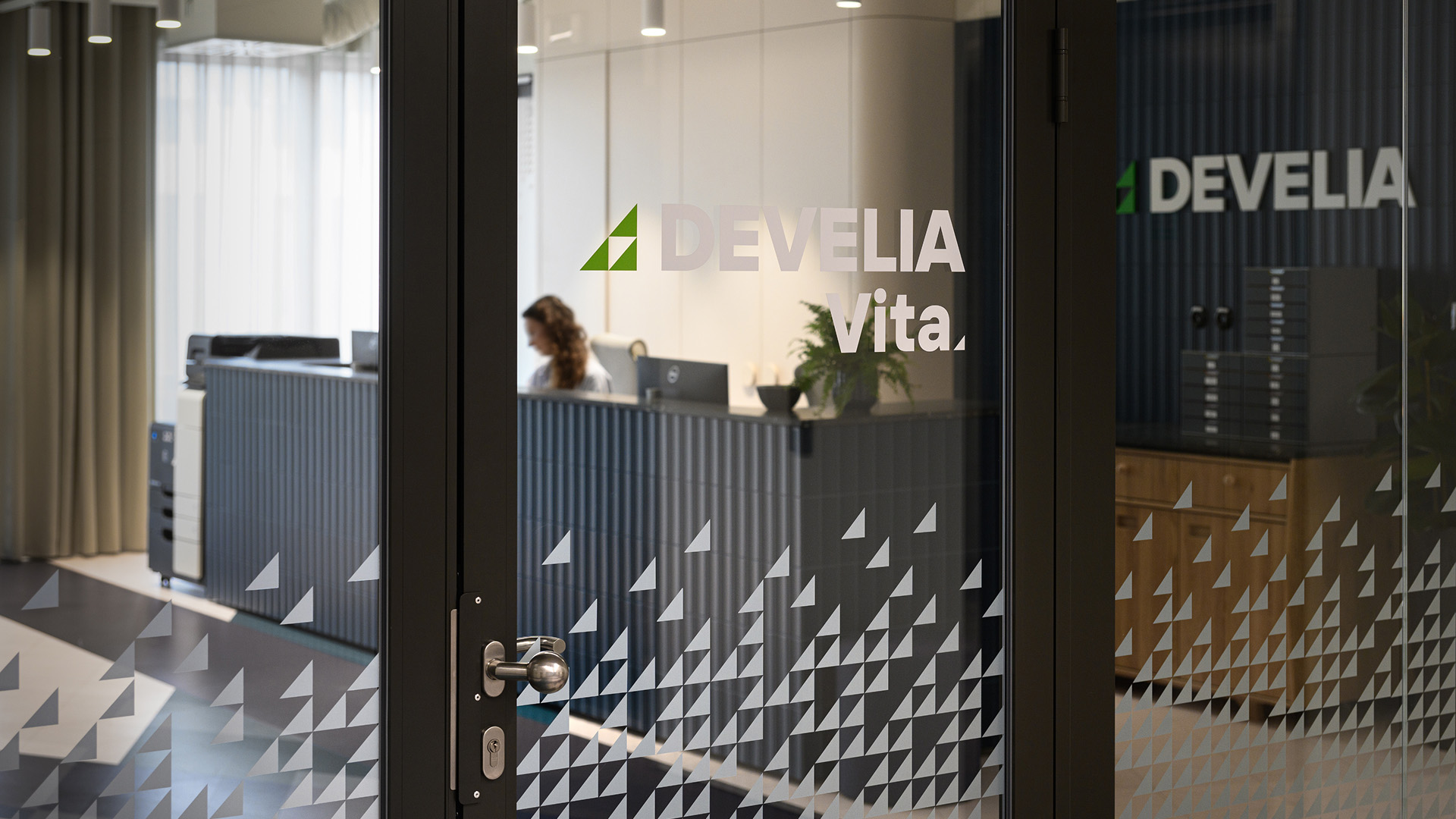 2401_DEVELIA-BIURO_web_01